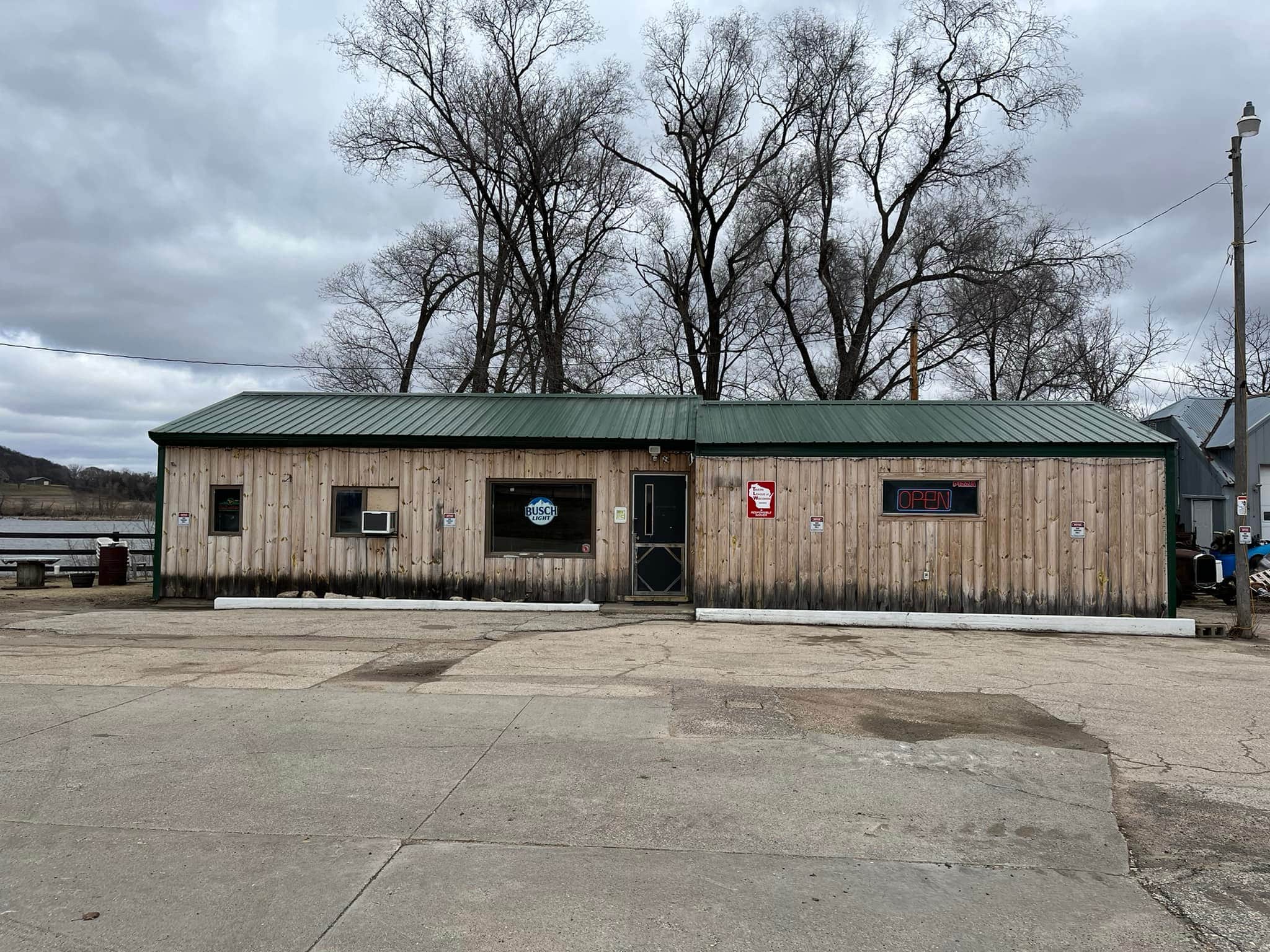 Brad’s Roadhouse Bar & Grill